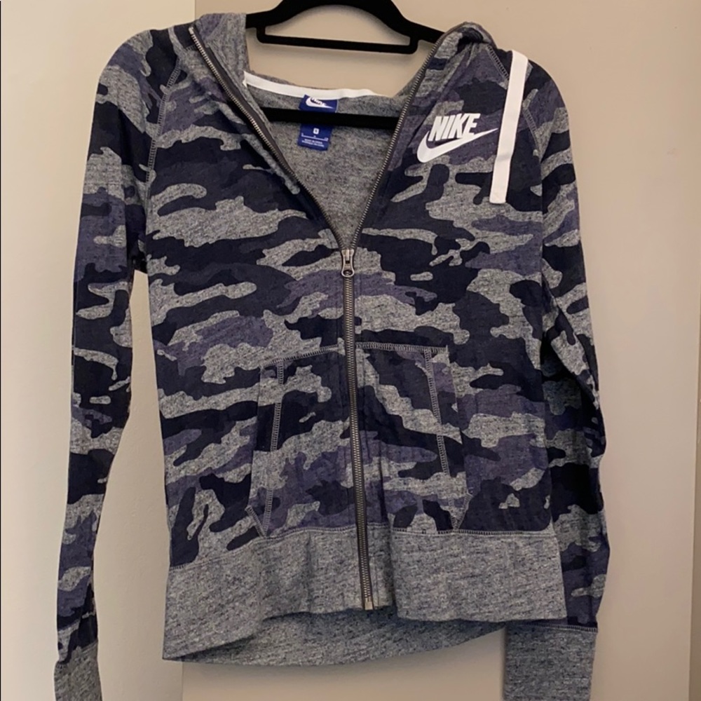 Nike camo sweatshirt
